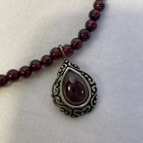 Vintage Garnet Bead Choker Necklace with 3 Charms 15 Maroon - Picture 5 of 9